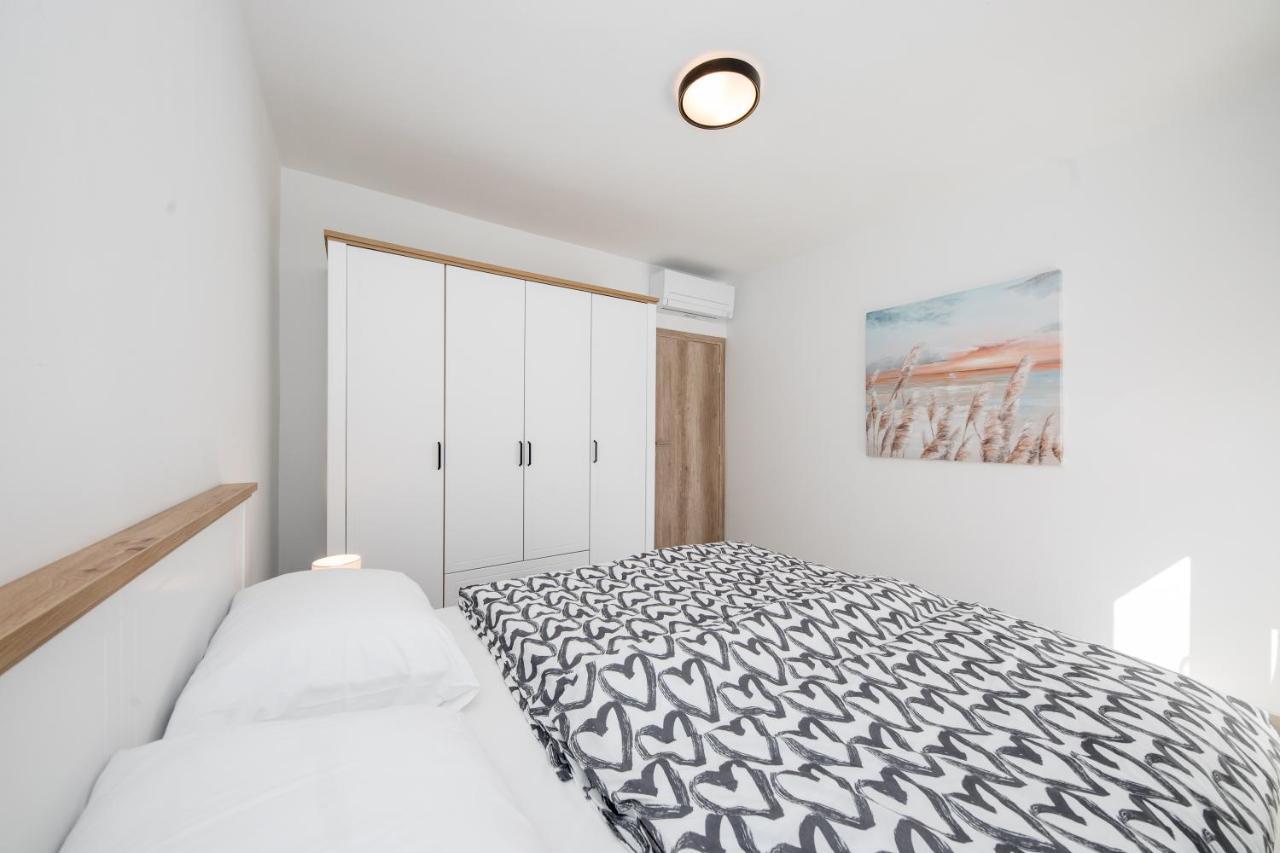 Peaceful Haven Near The Sea-Apartments Torlak Rab Banjol Exterior photo