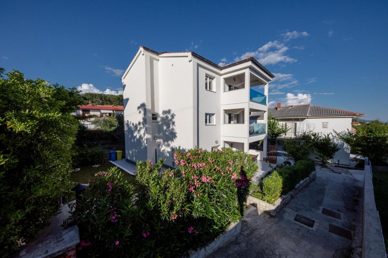 Peaceful Haven Near The Sea-Apartments Torlak Rab Banjol Exterior photo